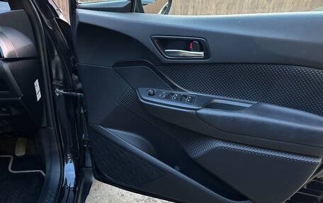 Toyota C-HR I рестайлинг, 2017 год, 2 320 000 рублей, 13 фотография