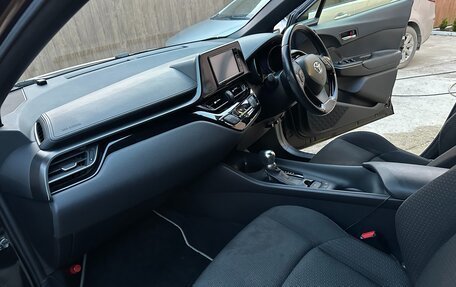 Toyota C-HR I рестайлинг, 2017 год, 2 320 000 рублей, 14 фотография