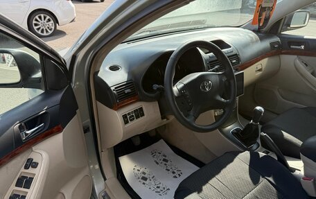 Toyota Avensis III рестайлинг, 2003 год, 739 000 рублей, 10 фотография