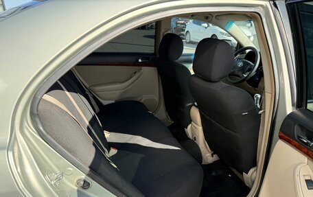 Toyota Avensis III рестайлинг, 2003 год, 739 000 рублей, 17 фотография