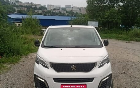 Peugeot Traveller I, 2021 год, 3 900 000 рублей, 8 фотография