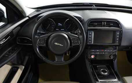 Jaguar XE I рестайлинг, 2016 год, 1 499 000 рублей, 10 фотография