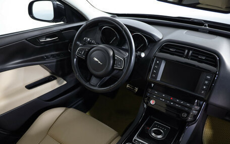 Jaguar XE I рестайлинг, 2016 год, 1 499 000 рублей, 8 фотография