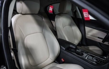 Jaguar XE I рестайлинг, 2016 год, 1 499 000 рублей, 19 фотография