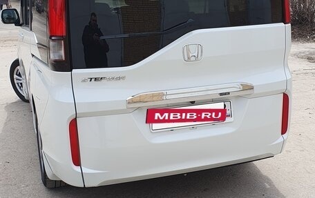 Honda Stepwgn IV, 2019 год, 2 200 000 рублей, 3 фотография