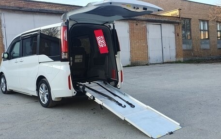 Honda Stepwgn IV, 2019 год, 2 200 000 рублей, 13 фотография