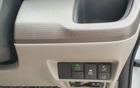 Honda Stepwgn IV, 2019 год, 2 200 000 рублей, 18 фотография