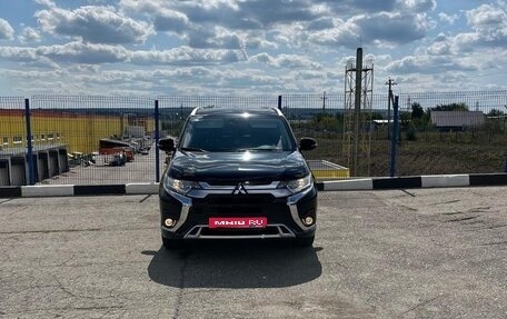 Mitsubishi Outlander III рестайлинг 3, 2022 год, 2 800 000 рублей, 1 фотография