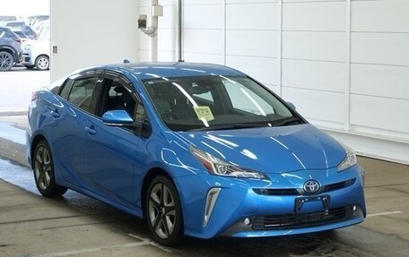 Toyota Prius IV XW50, 2021 год, 1 715 000 рублей, 1 фотография