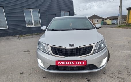 KIA Rio III рестайлинг, 2013 год, 850 000 рублей, 2 фотография