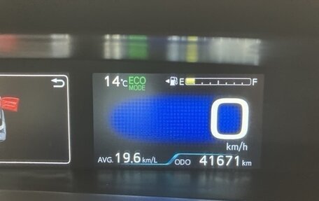 Toyota Prius IV XW50, 2021 год, 1 715 000 рублей, 6 фотография