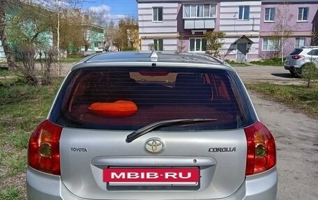 Toyota Corolla, 2004 год, 700 000 рублей, 4 фотография