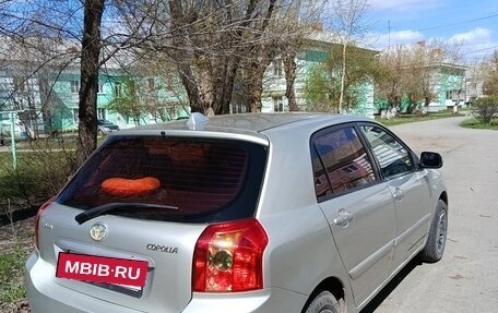 Toyota Corolla, 2004 год, 700 000 рублей, 3 фотография