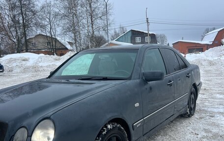 Mercedes-Benz E-Класс, 1997 год, 180 000 рублей, 2 фотография