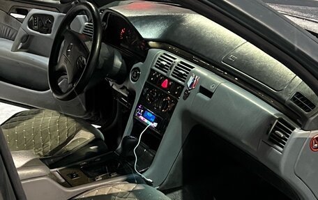 Mercedes-Benz E-Класс, 1997 год, 180 000 рублей, 3 фотография