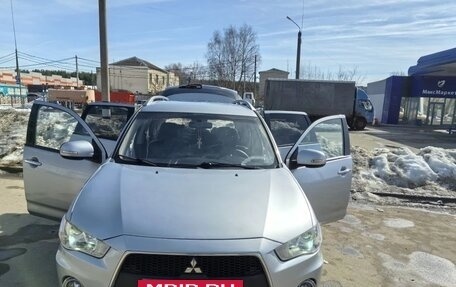Mitsubishi Outlander III рестайлинг 3, 2010 год, 995 000 рублей, 2 фотография