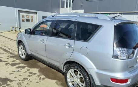 Mitsubishi Outlander III рестайлинг 3, 2010 год, 995 000 рублей, 8 фотография