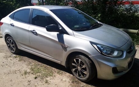 Hyundai Solaris II рестайлинг, 2013 год, 650 000 рублей, 2 фотография