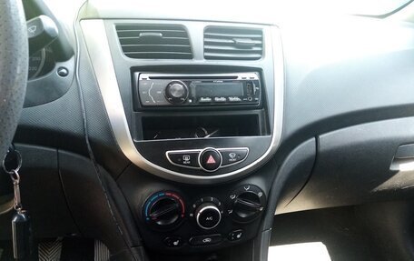 Hyundai Solaris II рестайлинг, 2013 год, 650 000 рублей, 4 фотография