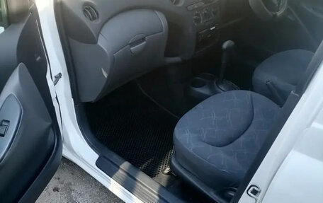 Toyota Vitz, 2003 год, 400 000 рублей, 2 фотография