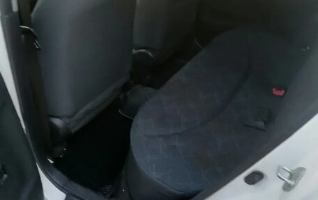 Toyota Vitz, 2003 год, 400 000 рублей, 3 фотография
