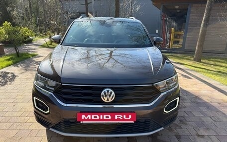 Volkswagen T-Roc I, 2019 год, 2 750 000 рублей, 2 фотография