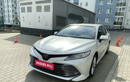 Toyota Camry, 2020 год, 3 490 000 рублей, 4 фотография