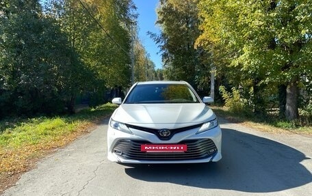 Toyota Camry, 2020 год, 3 490 000 рублей, 2 фотография