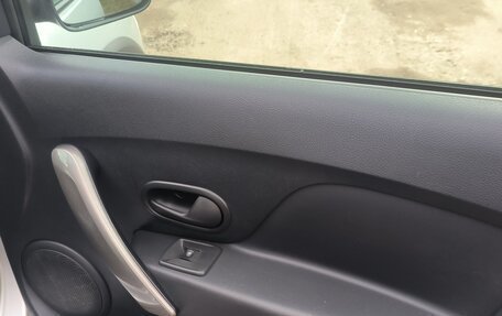 Renault Logan II, 2019 год, 1 090 000 рублей, 28 фотография