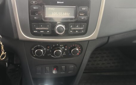 Renault Logan II, 2019 год, 1 090 000 рублей, 22 фотография