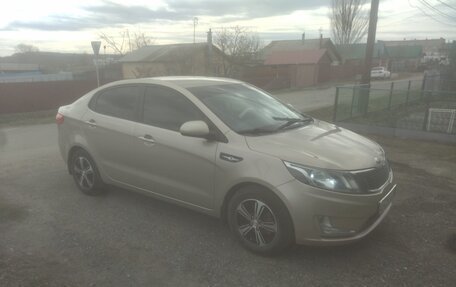 KIA Rio III рестайлинг, 2013 год, 800 000 рублей, 2 фотография