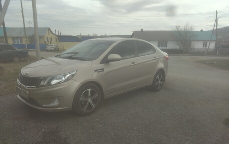 KIA Rio III рестайлинг, 2013 год, 800 000 рублей, 3 фотография