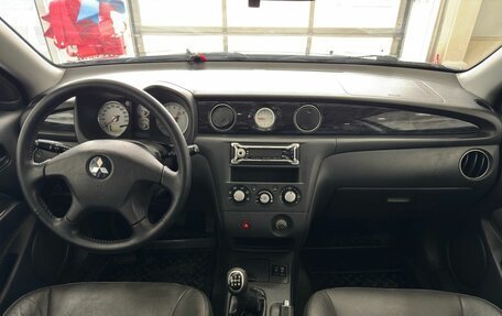 Mitsubishi Outlander III рестайлинг 3, 2003 год, 699 900 рублей, 10 фотография