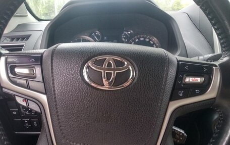 Toyota Land Cruiser Prado 150 рестайлинг 2, 2019 год, 5 800 000 рублей, 6 фотография