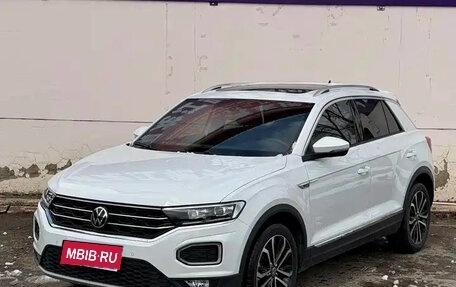 Volkswagen T-Roc I, 2022 год, 1 600 000 рублей, 1 фотография