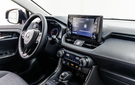Toyota RAV4, 2020 год, 3 548 000 рублей, 34 фотография