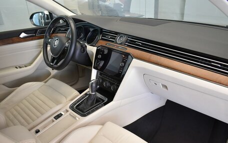 Volkswagen Passat B8 рестайлинг, 2018 год, 3 149 000 рублей, 21 фотография
