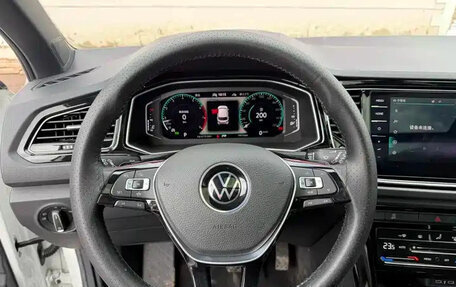 Volkswagen T-Roc I, 2022 год, 1 600 000 рублей, 8 фотография