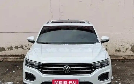 Volkswagen T-Roc I, 2022 год, 1 600 000 рублей, 2 фотография