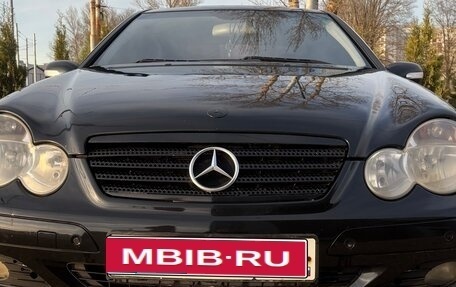 Mercedes-Benz C-Класс, 2005 год, 850 000 рублей, 1 фотография
