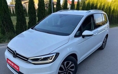 Volkswagen Touran III, 2021 год, 1 800 000 рублей, 1 фотография