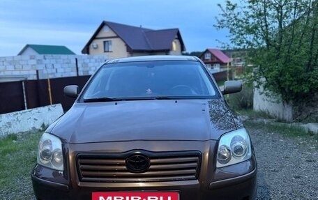 Toyota Avensis III рестайлинг, 2004 год, 580 000 рублей, 3 фотография