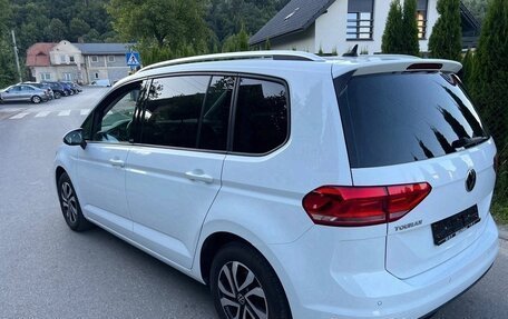 Volkswagen Touran III, 2021 год, 1 800 000 рублей, 6 фотография