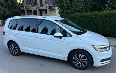 Volkswagen Touran III, 2021 год, 1 800 000 рублей, 4 фотография