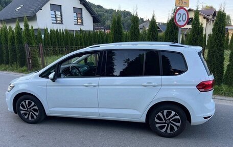 Volkswagen Touran III, 2021 год, 1 800 000 рублей, 5 фотография