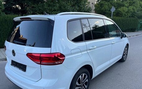 Volkswagen Touran III, 2021 год, 1 800 000 рублей, 9 фотография
