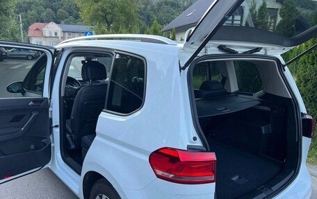 Volkswagen Touran III, 2021 год, 1 800 000 рублей, 7 фотография