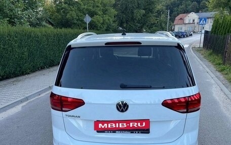 Volkswagen Touran III, 2021 год, 1 800 000 рублей, 8 фотография