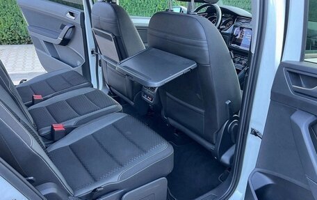 Volkswagen Touran III, 2021 год, 1 800 000 рублей, 19 фотография
