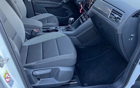 Volkswagen Touran III, 2021 год, 1 800 000 рублей, 17 фотография